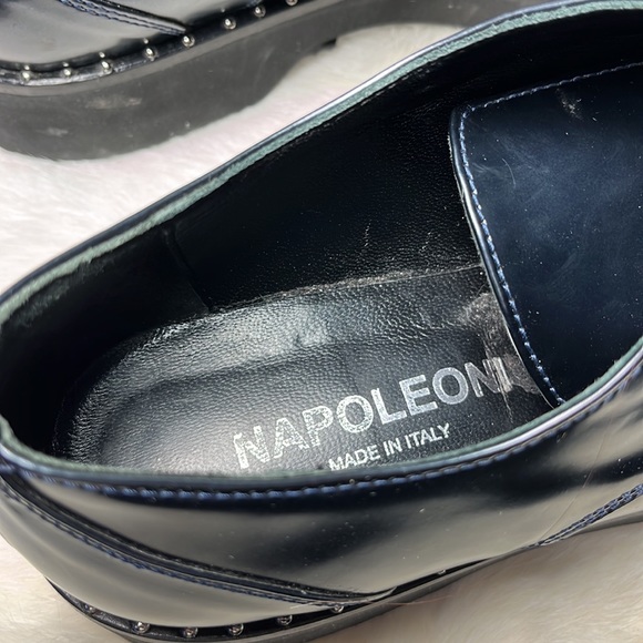 Ladies Size 39 Patent Leather Shoes - Picture 3 of 10